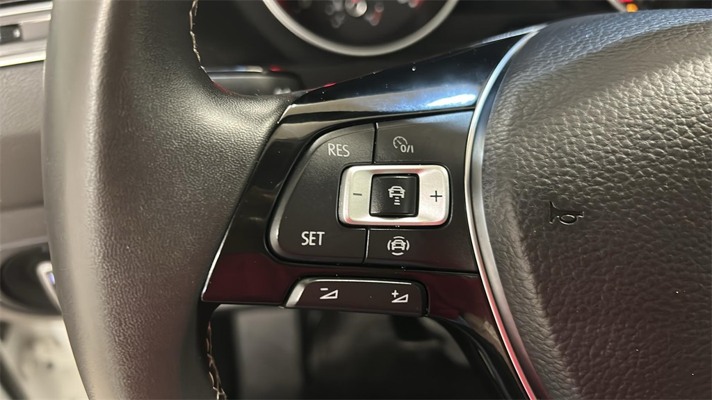 2021 Volkswagen Tiguan R-Line Black SEL photo 23