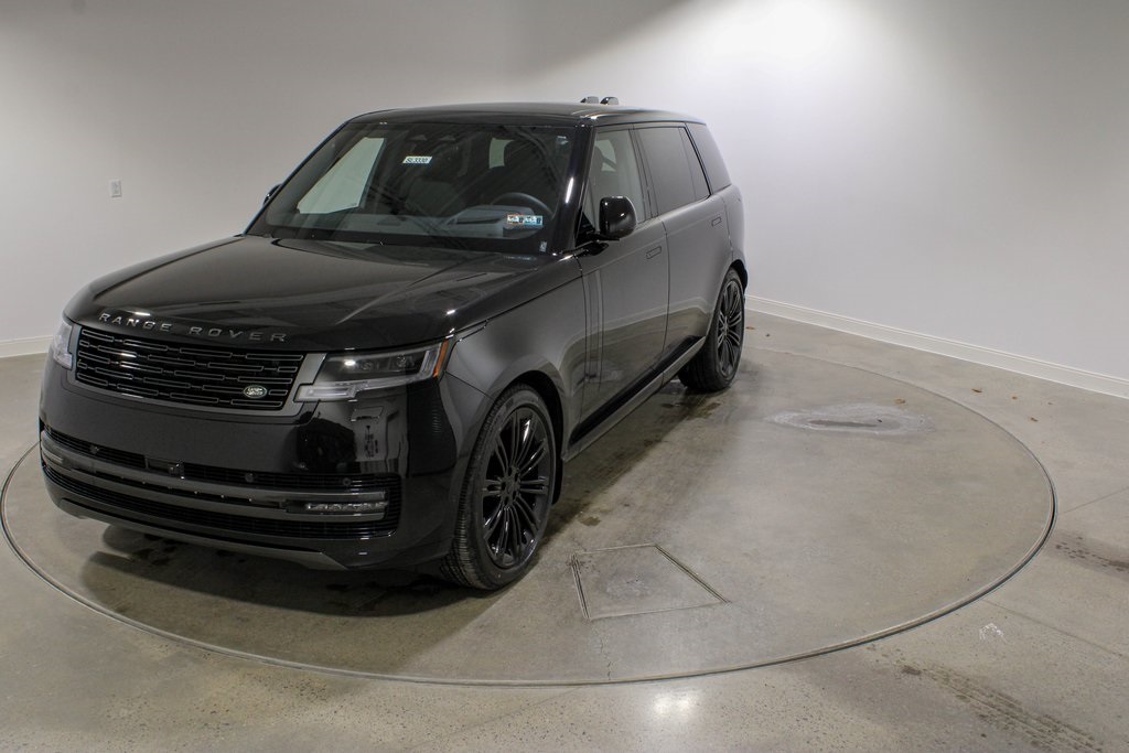 2026 Land Rover Range Rover SE's photo