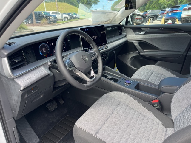 2025 Volkswagen Tiguan S photo 3