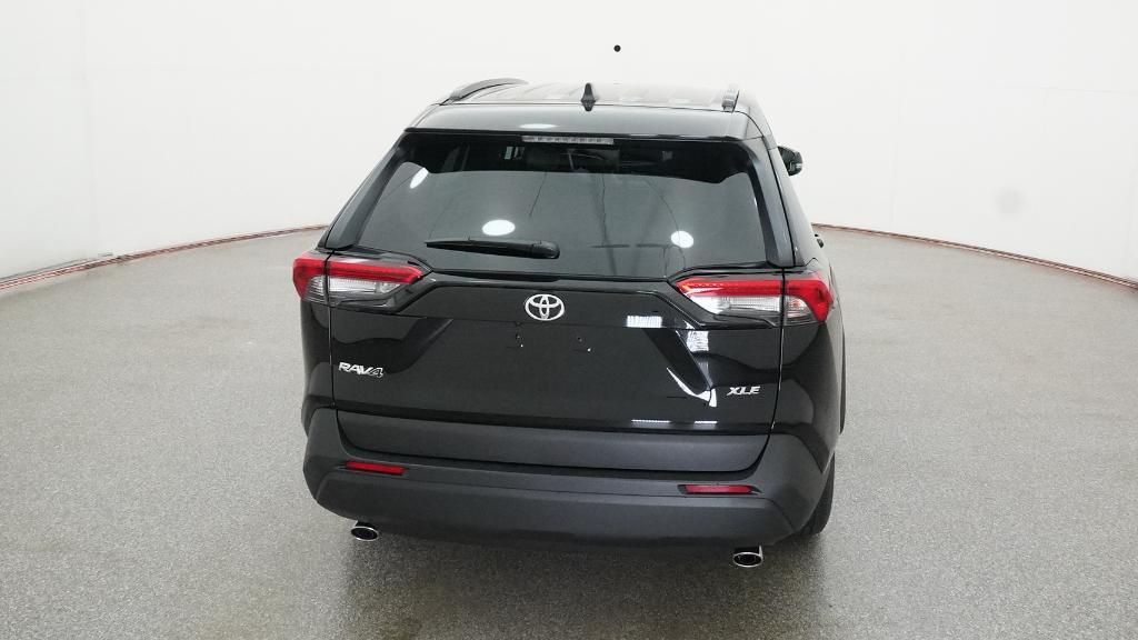 2025 Toyota RAV4 XLE photo 14