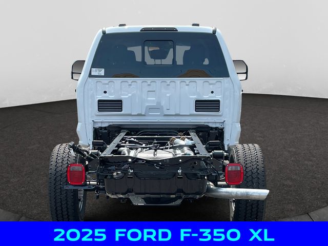 2025 Ford F-350 photo 4