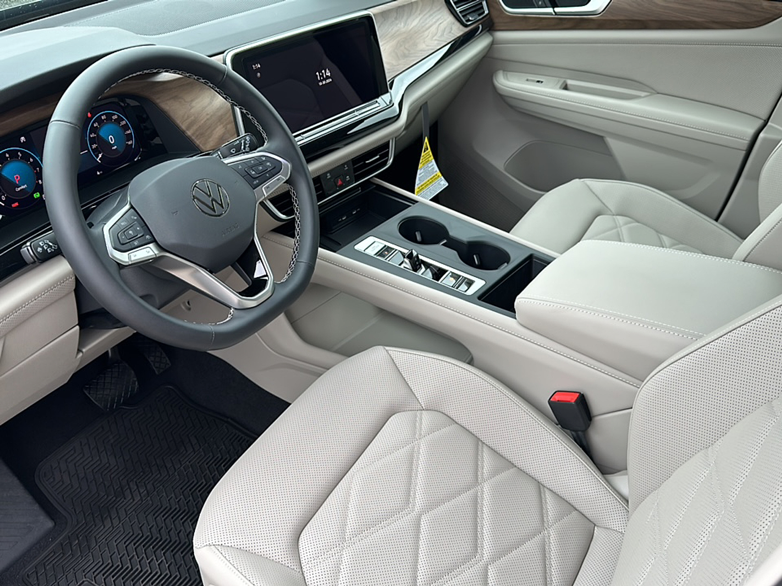 New 2025 Deep Black Pearl Volkswagen 2.0T SE image 9