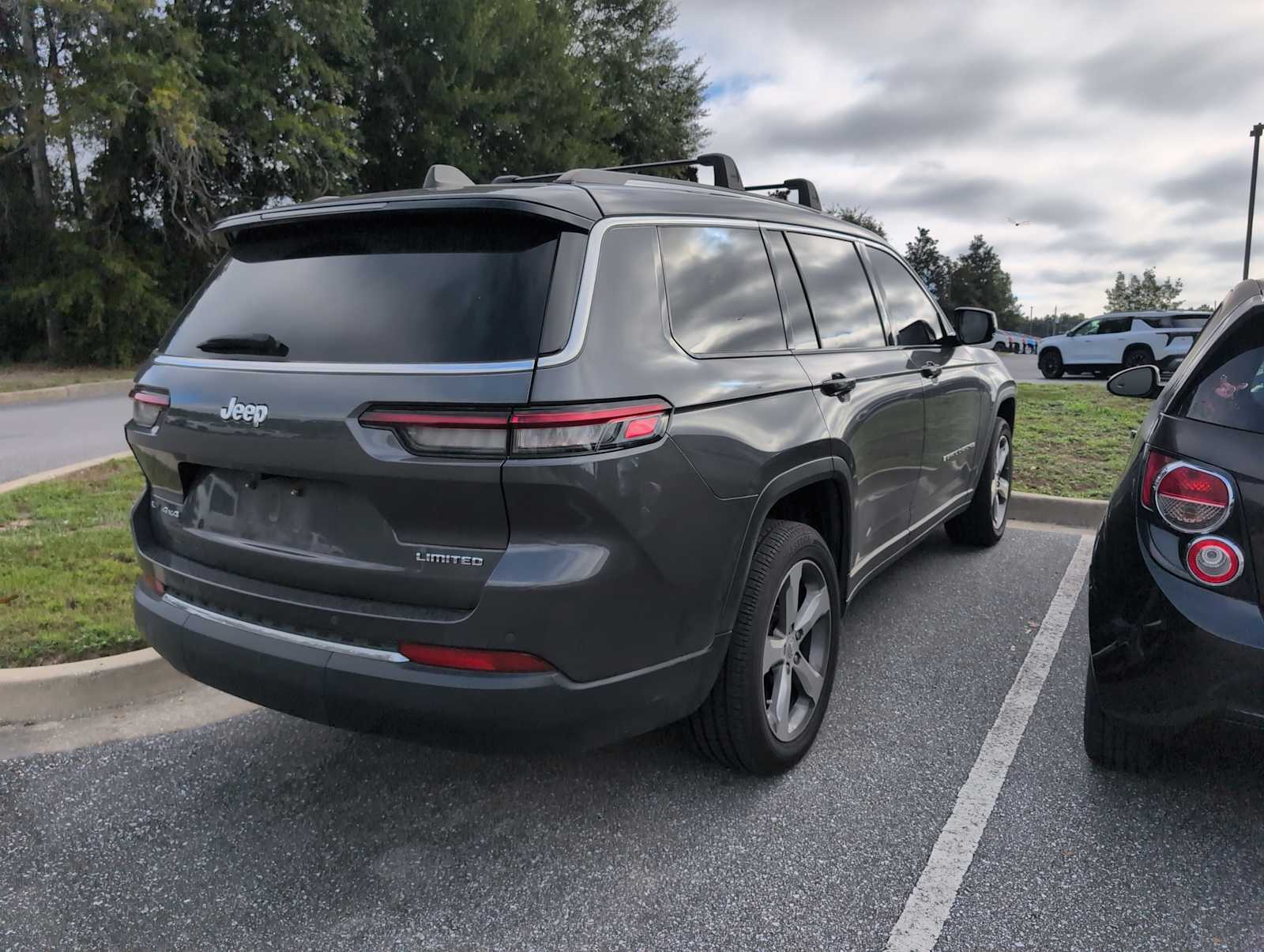2022 Jeep Grand Cherokee Limited photo 2