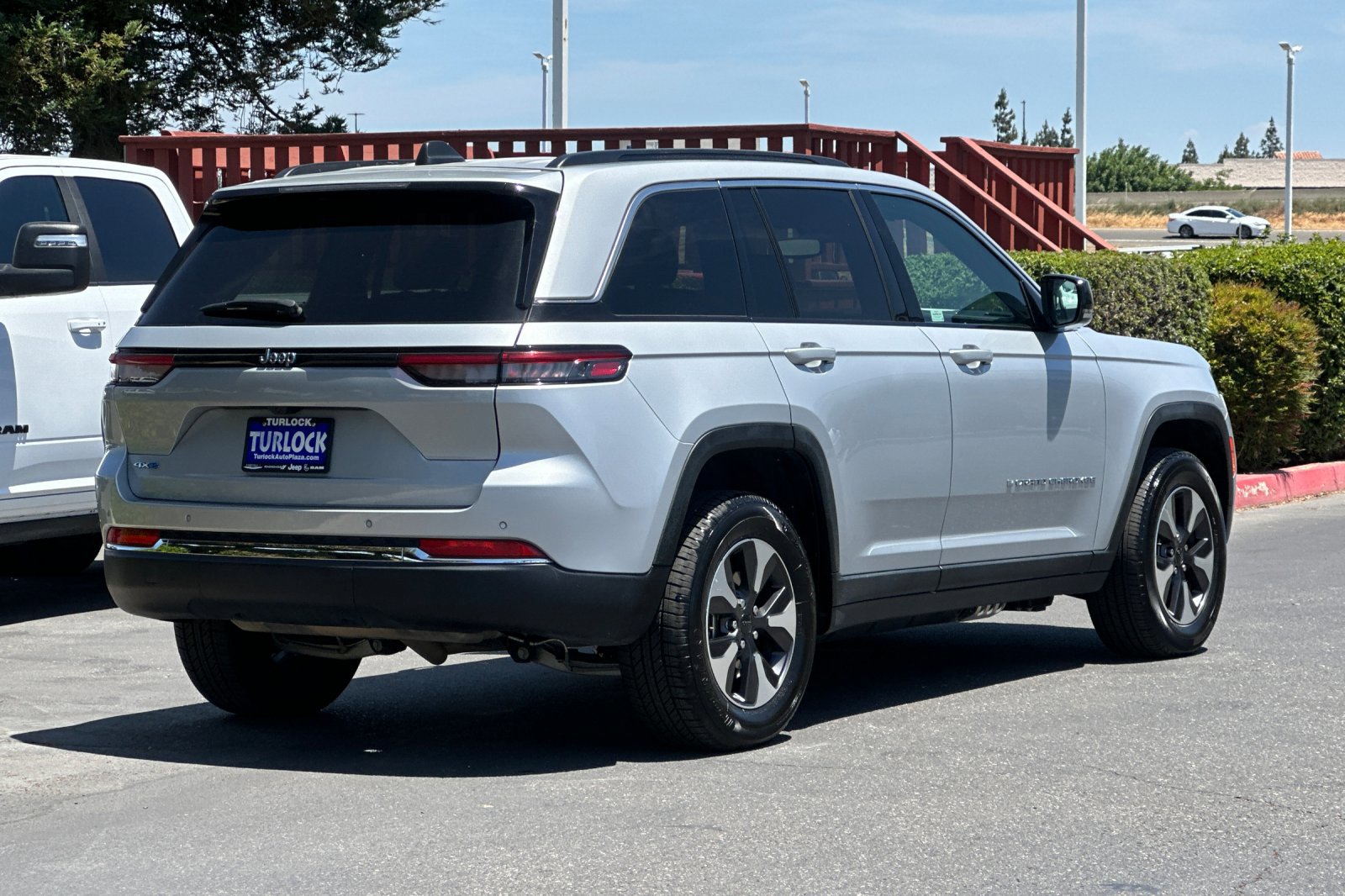 2024 Jeep Cherokee Limited 4xe photo 4