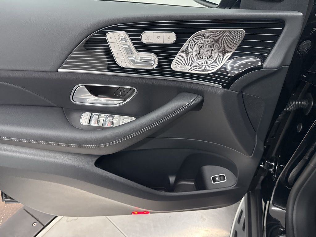 2026 Mercedes Benz GLS 580 4MATIC photo 11