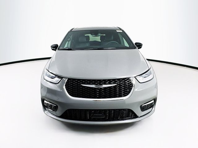 2025 Chrysler Pacifica photo 2