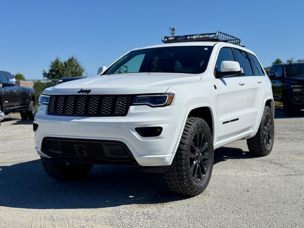 2021 Jeep Grand Cherokee Laredo X photo 2