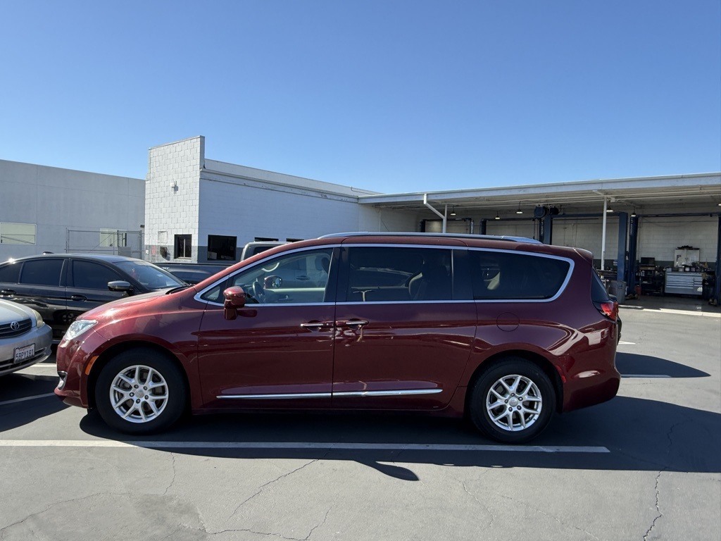 2020 Chrysler Pacifica Touring L photo 2