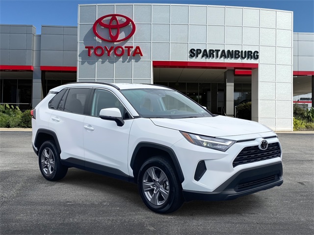 2024 Toyota RAV4 XLE's photo