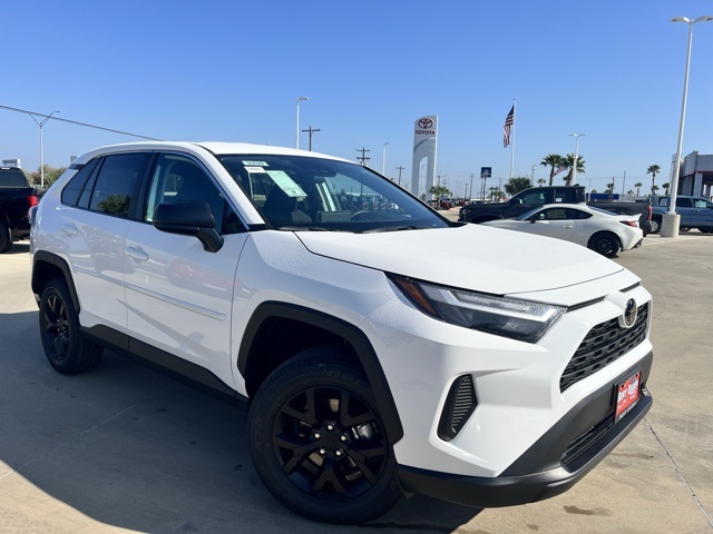 2025 Toyota RAV4 LE's photo