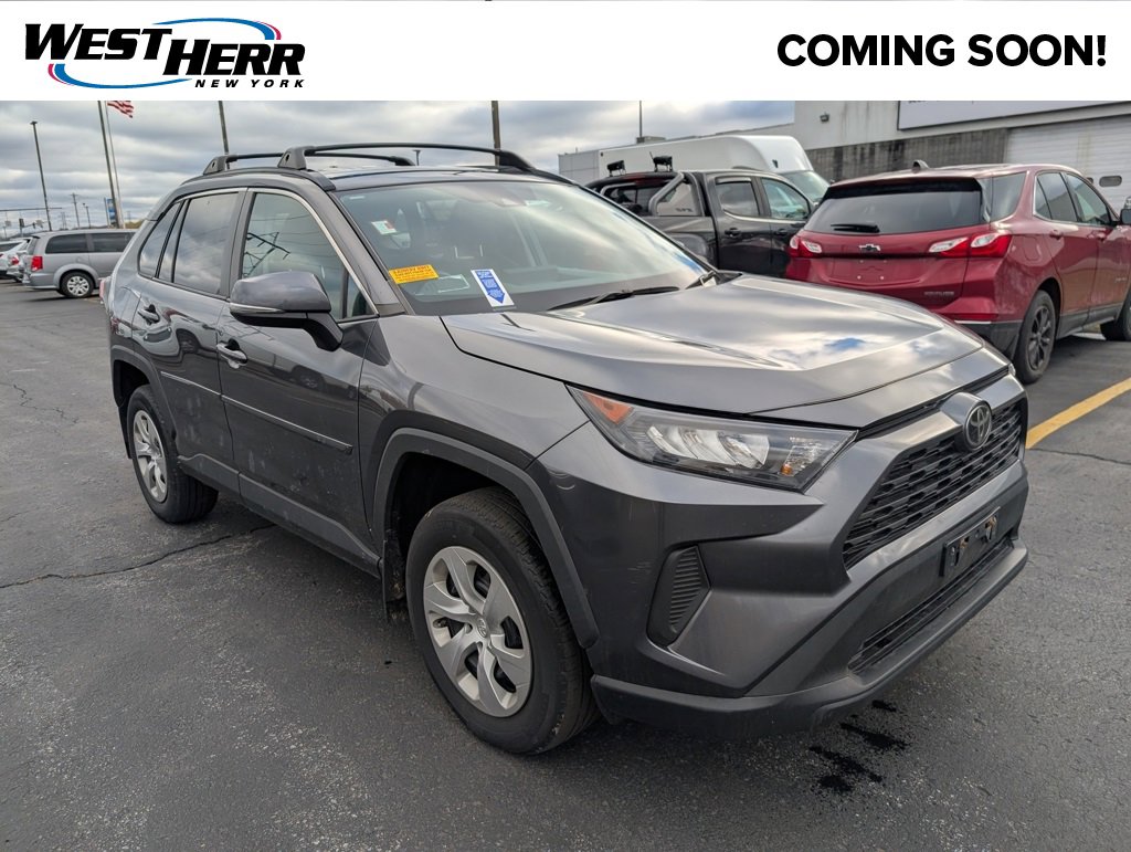 2021 Toyota RAV4 LE's photo