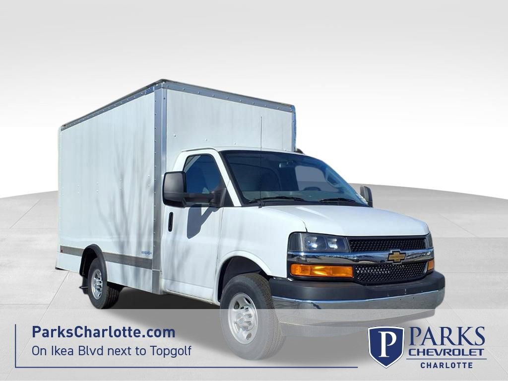 2024 Chevrolet Express Cutaway Base's photo
