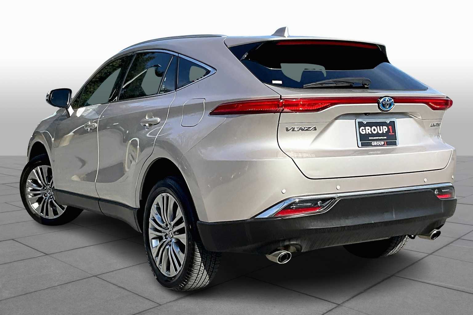 2023 Toyota Venza Limited photo 2