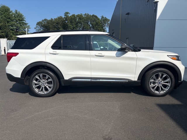 2022 Ford Explorer XLT photo 2