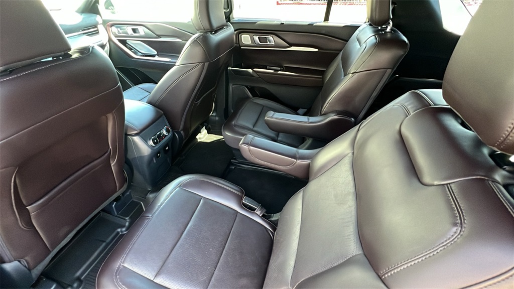 2025 Ford Explorer Platinum photo 9