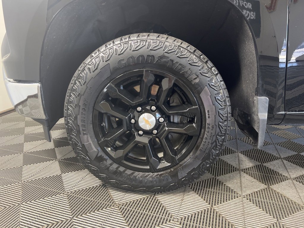 2025 Chevrolet Silverado 1500 LT photo 28