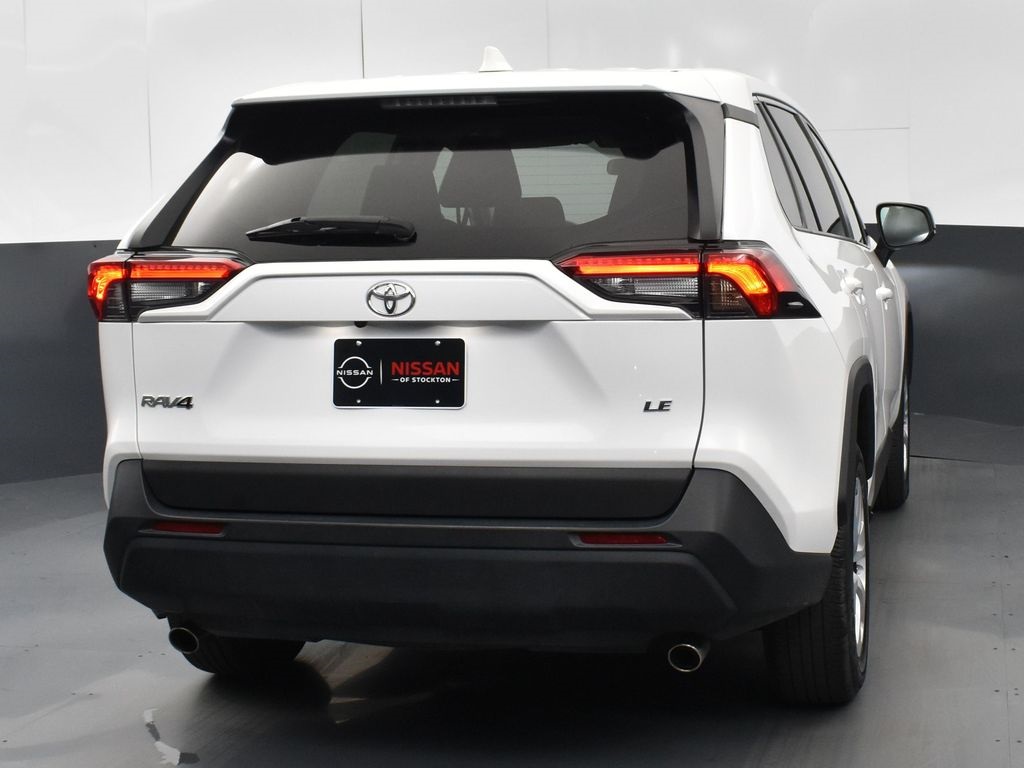 2024 Toyota RAV4 LE photo 3