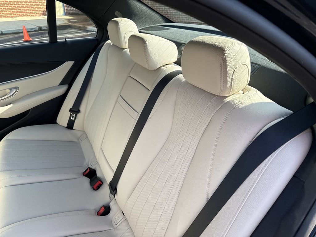 2022 Mercedes Benz E 350 4MATIC photo 11