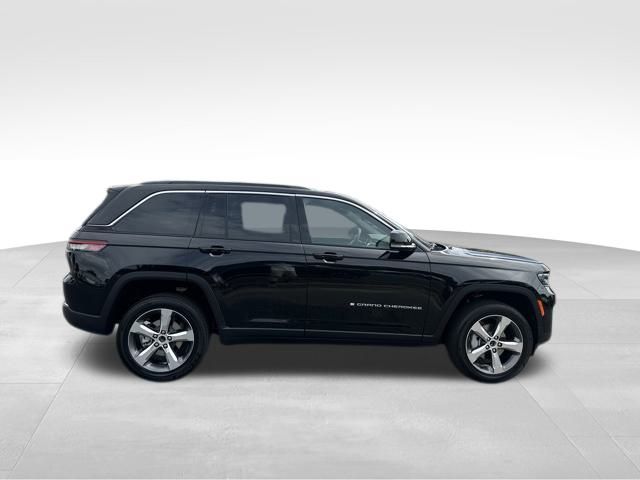 2025 Jeep Grand Cherokee Limited photo 3