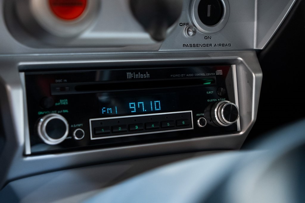 2005 Ford GT Base photo 25