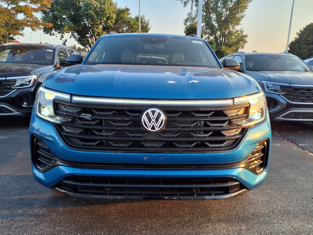 2025 Volkswagen Atlas Cross Sport SEL R-Line photo 2