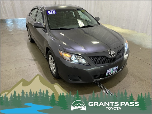 2011 Toyota Camry LE's photo