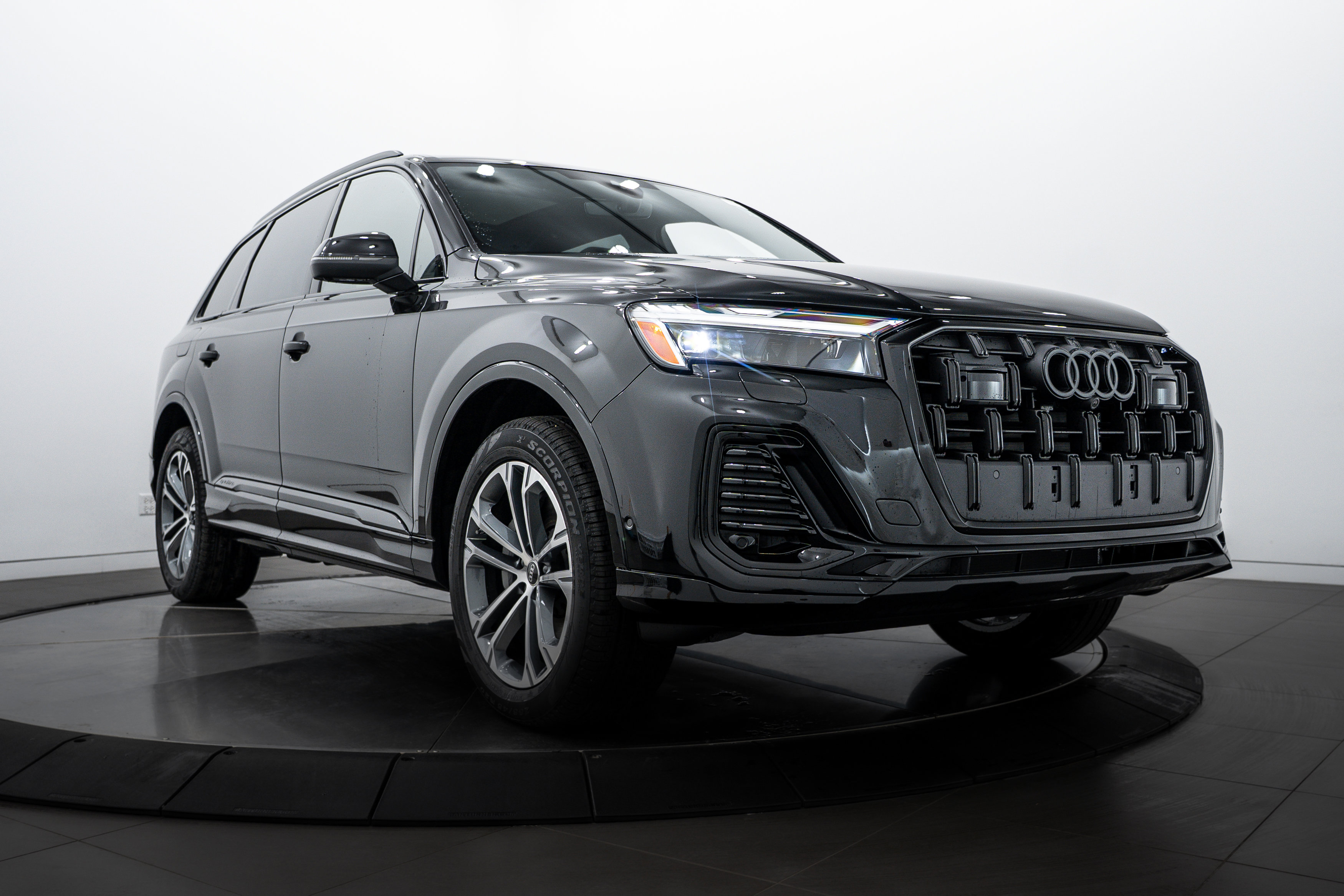2026 Audi Q7 Premium's photo