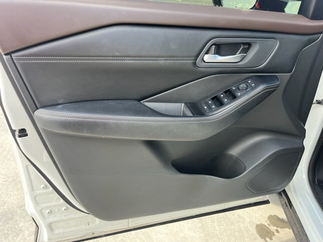 2023 Nissan Rogue SV photo 8