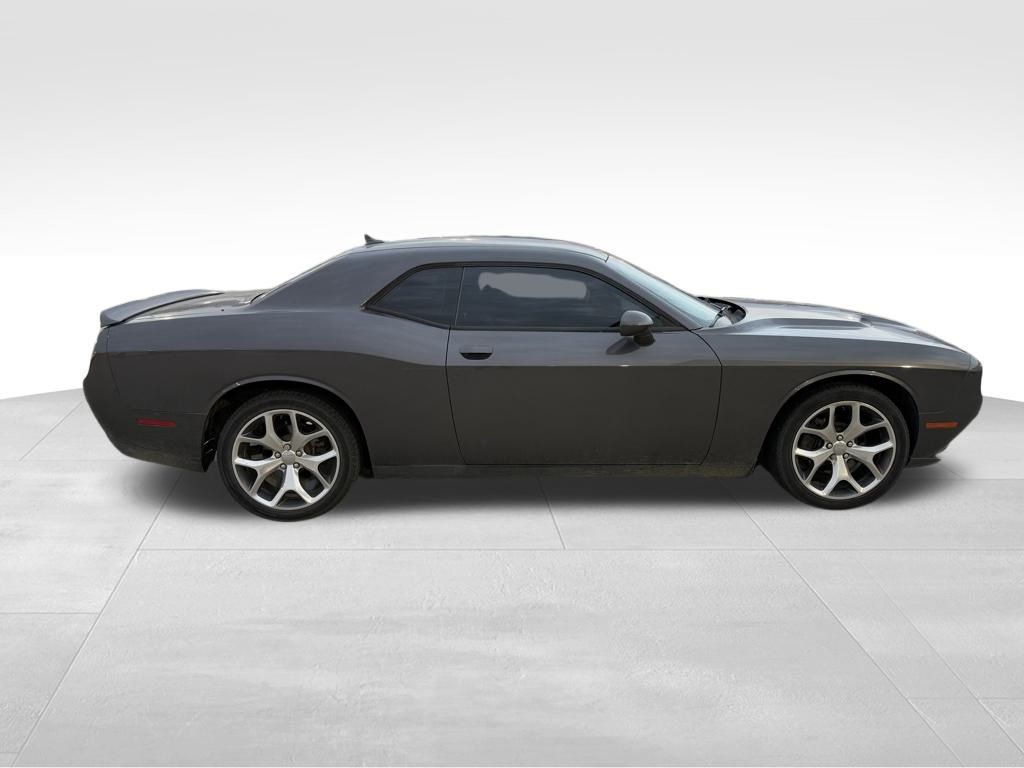 2016 Dodge Challenger SXT photo 2