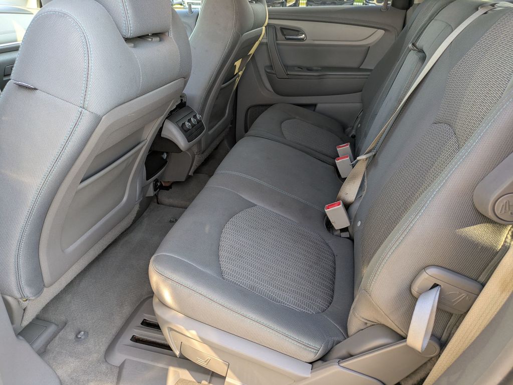 2017 Chevrolet Traverse 1LS photo 24
