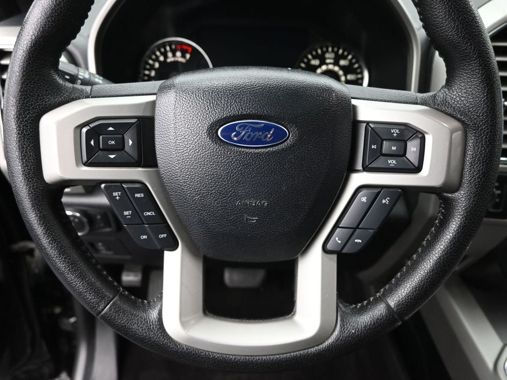 2015 Ford F-150 XLT photo 12