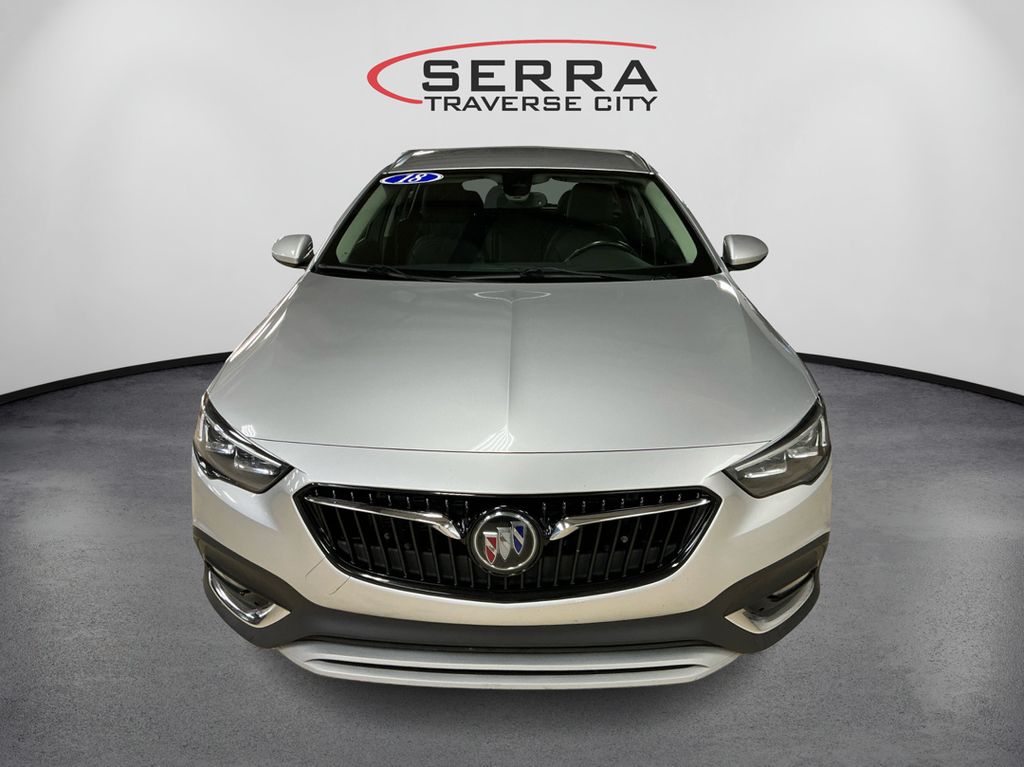 2018 Buick Regal TourX Essence photo 2