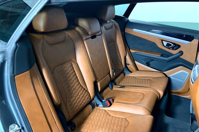 2019 Lamborghini Urus Base photo 22