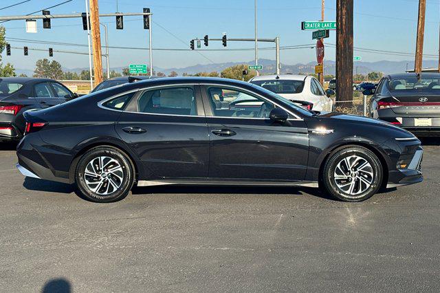 2026 Hyundai Sonata Hybrid Blue photo 3