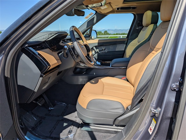2025 Land Rover Range Rover Sport SE photo 6