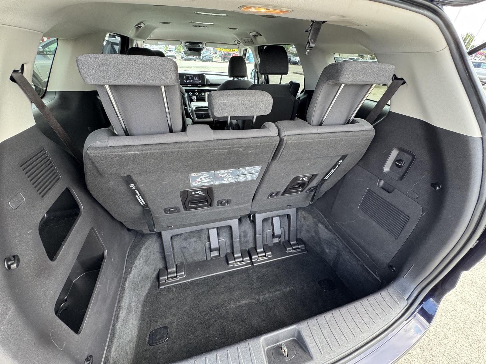 2022 Kia Carnival LX photo 36
