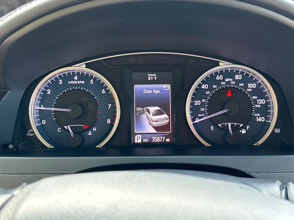 2016 Toyota Camry XLE photo 15