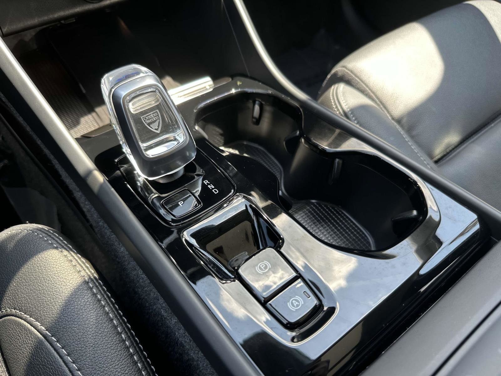 2025 Volvo XC40 Plus photo 6