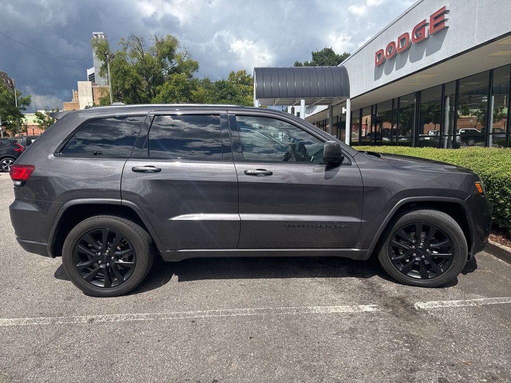 2018 Jeep Grand Cherokee Altitude photo 4