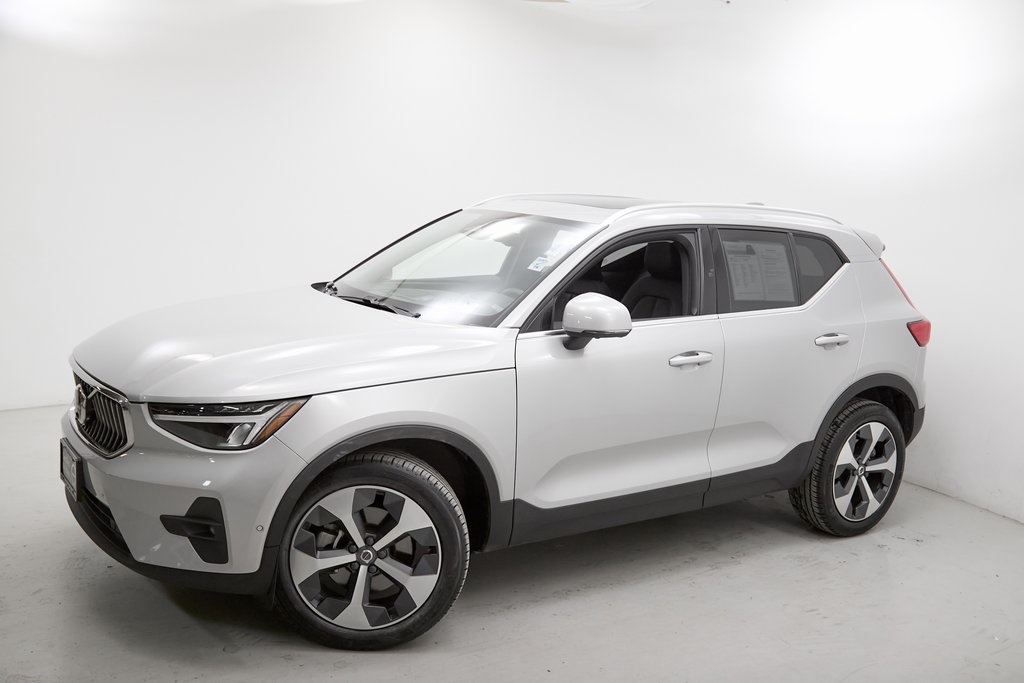2023 VOLVO XC40 - Image 2