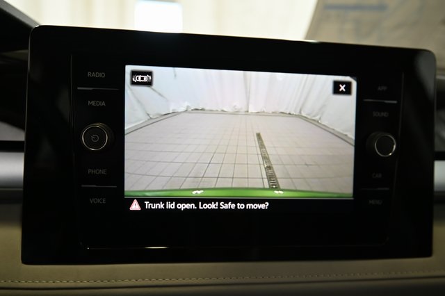 2025 Volkswagen Taos SE photo 5