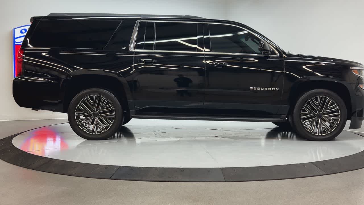 2020 Chevrolet Suburban LT photo 4