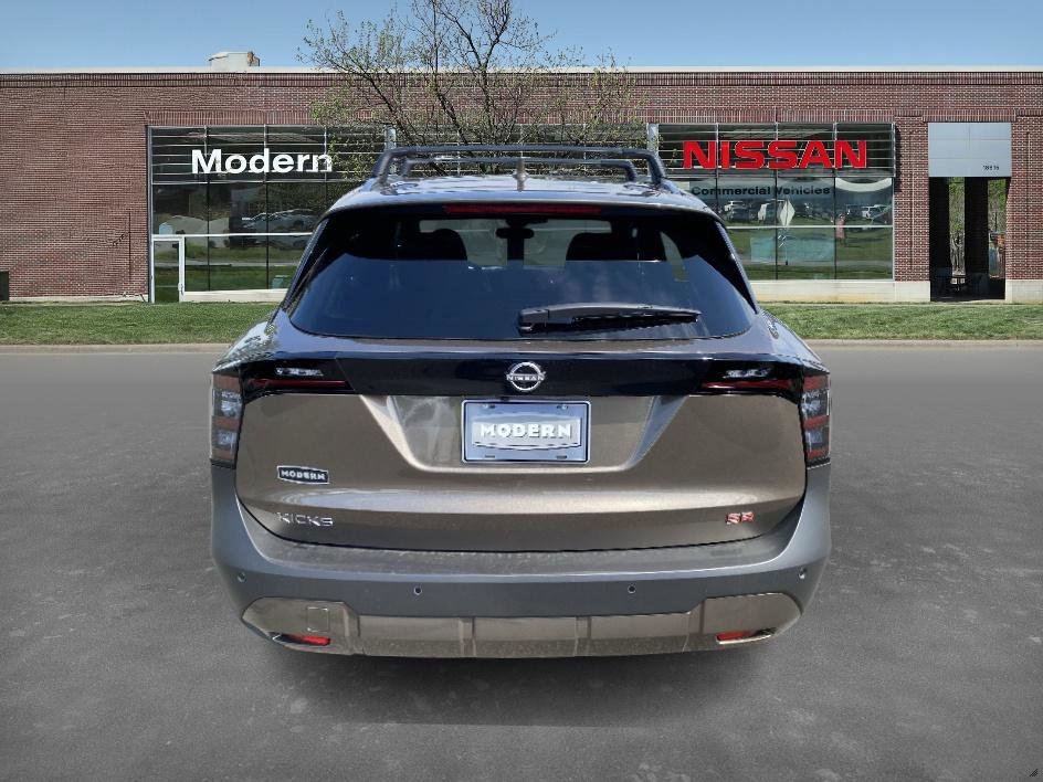 2025 Nissan Kicks SR photo 3