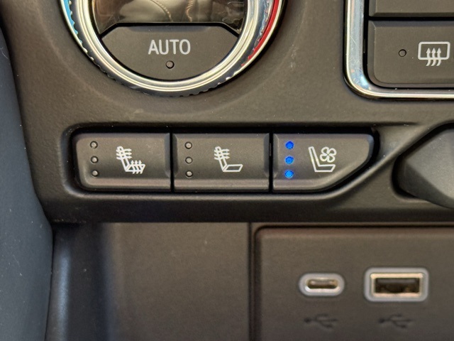 2021 Gmc Yukon AT4 photo 31