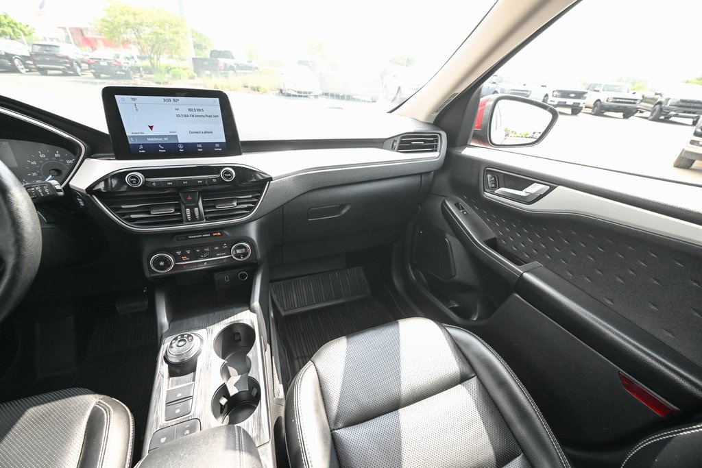 2020 Ford Escape SEL photo 25