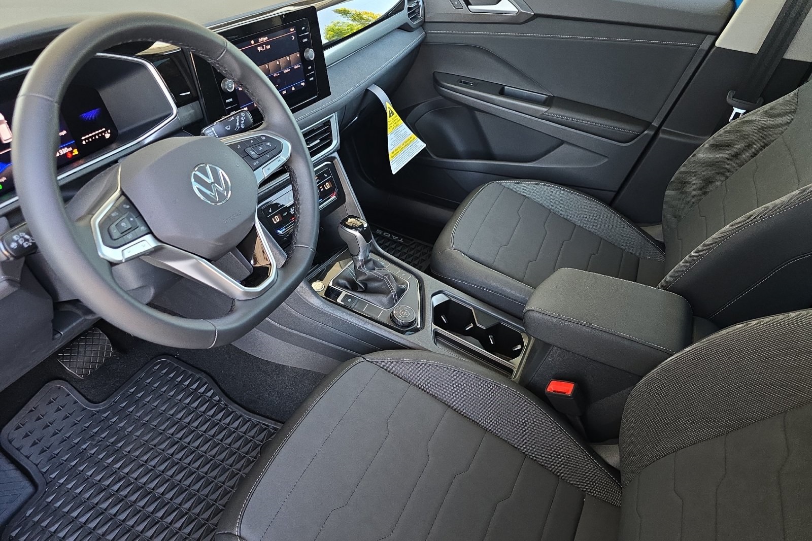 2025 Volkswagen Taos SE photo 9