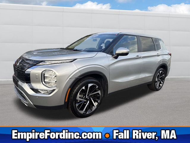 2024 Mitsubishi Outlander SE's photo