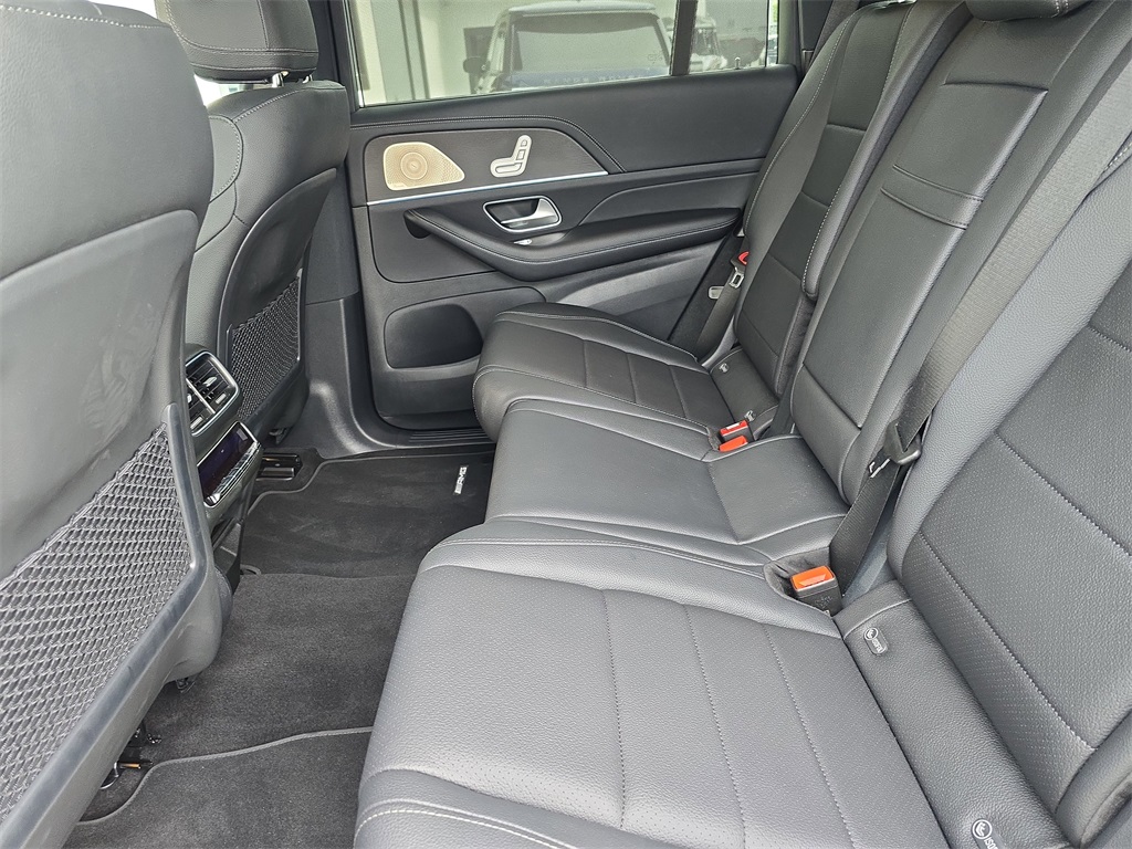 2025 Mercedes Benz GLS 450 4MATIC photo 12
