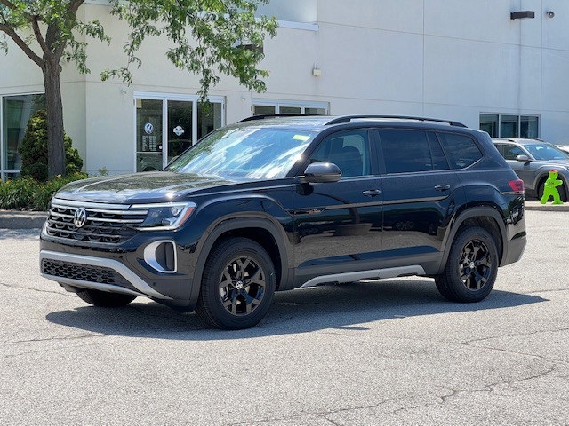 2025 Volkswagen Atlas Peak Edition SE photo 4