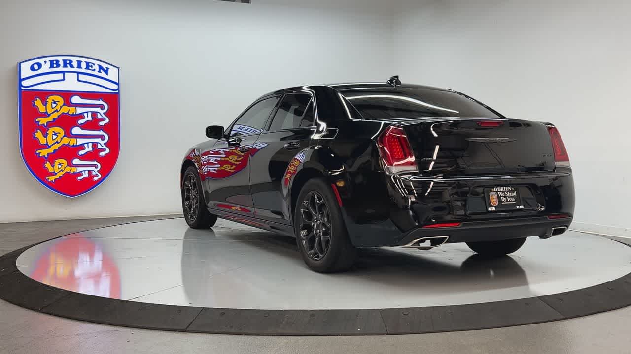 2022 Chrysler 300 Touring L photo 6